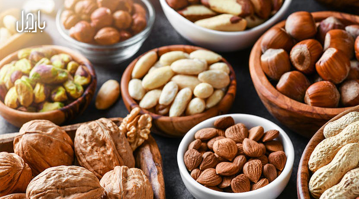 چند کاسه پر از انواع آجیل