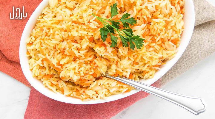 یک دیس به پلو با تکههای هویج