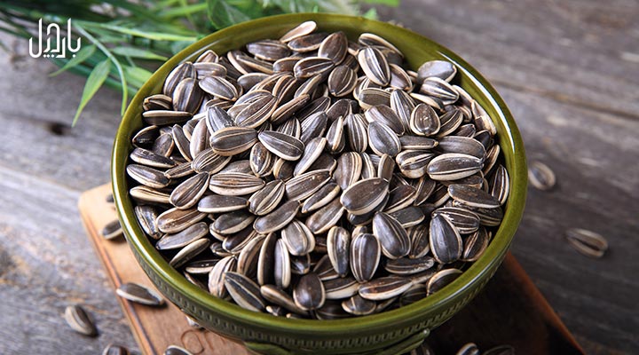 یک کاسه تخمه آفتابگردان