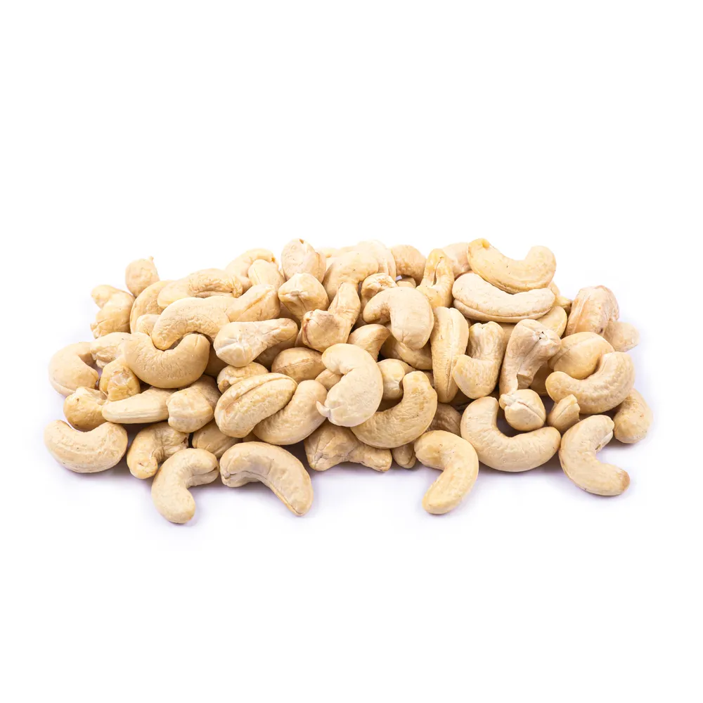 economic-raw-cashews in white background