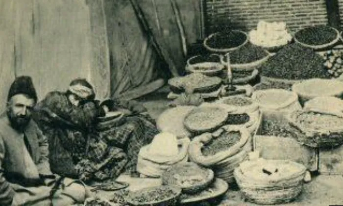 عکسی قدیمی از بازار آجیل فروشی ایران