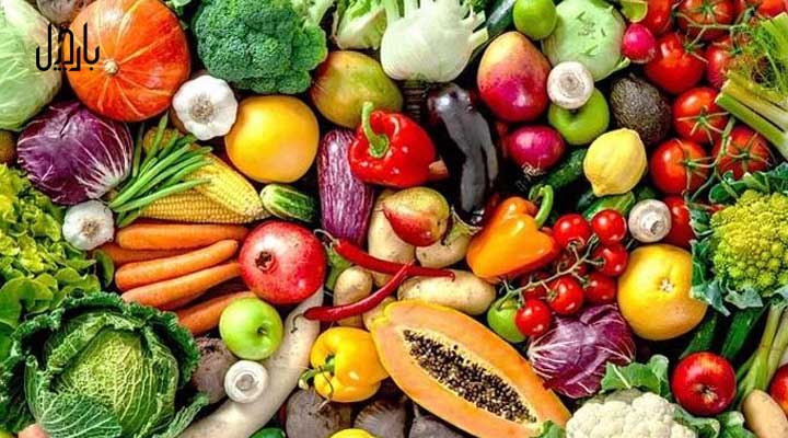 مقدار زیادی انواع میوه و سبزیجات 