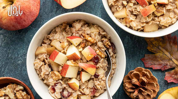 یک کاسه اوت میل با تزئین میوه